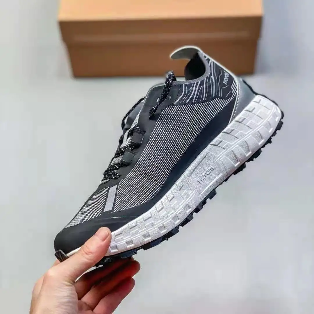 أحذية المشي الكلاسيكية الأكثر مبيعًا للرجال والنساء لعام 2025، العلامة التجارية: أحذية مشي رجالية متينة، تصميم ممتاز مقاوم للانزلاق