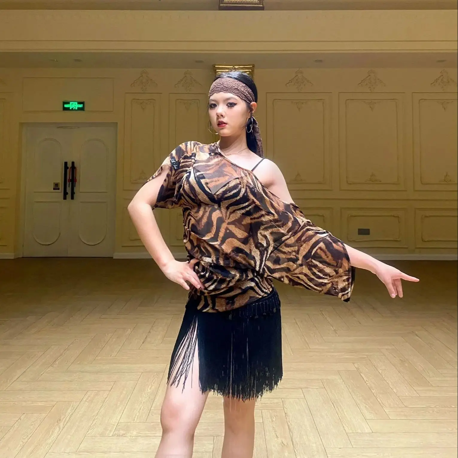 Vêtements de danse latine léopard imprimé ample maille dos nu Smock haut Chacha Rumba Tango Latin danse de salon Costumes porter DN21020