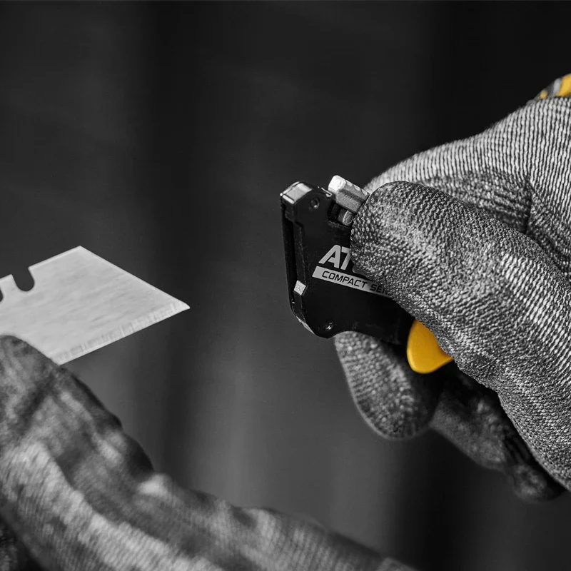 DEWALT DWHT10990 Coltello multiuso pieghevole Atomic Compact Series Coltello pieghevole push & flip Taglierina per carta da parati con funzionamento con una sola mano