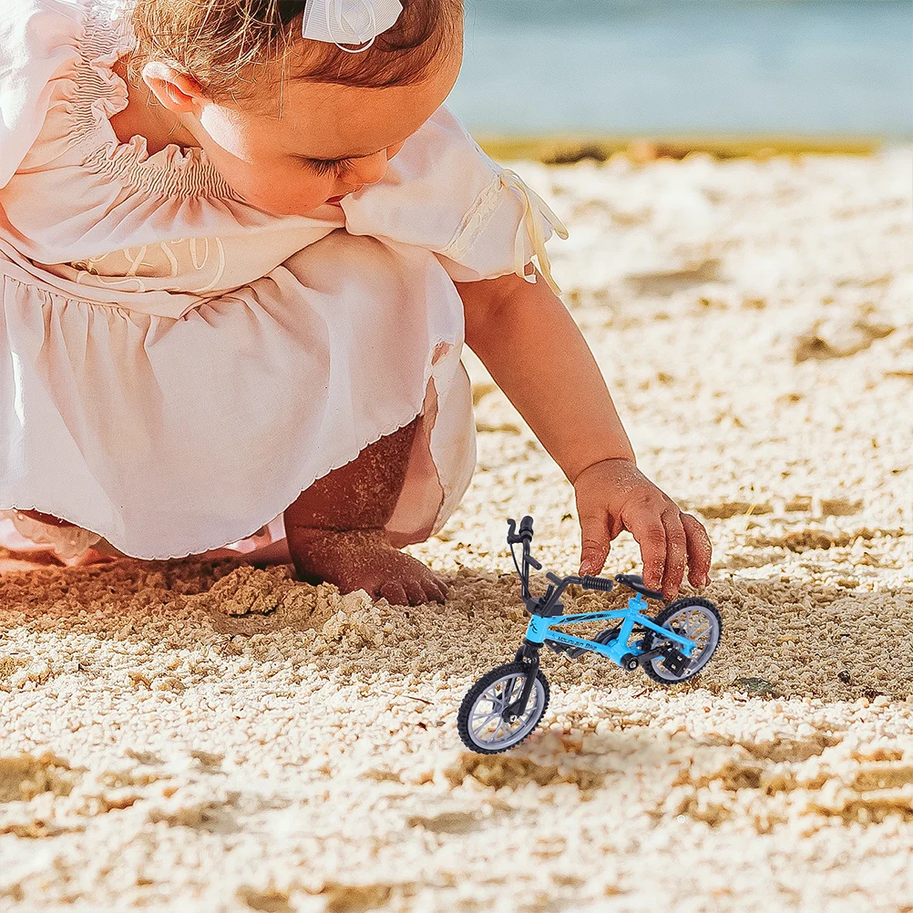 2er-Set Fingerbikes Aluminiumlegierung Mini Bike Desktop Stressabbau Simulation Bergtischspiel für Kinder Erwachsene Fingerspitze
