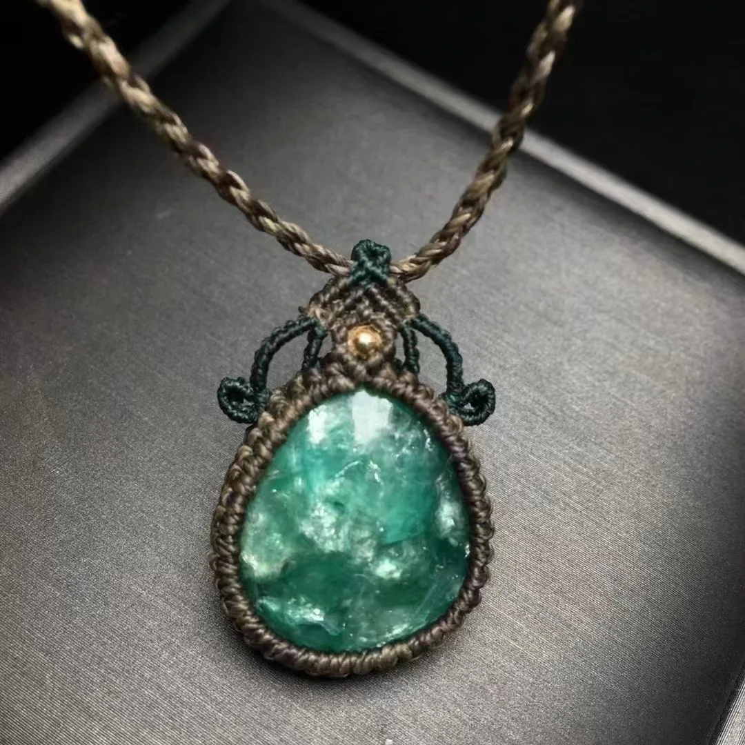 Unit One Handmade Piece Hot Natural Emerald Crystal Designed Pendant