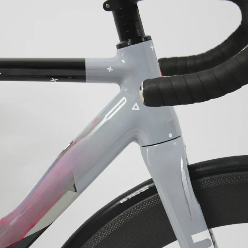 

Односкоростной ​ ​ Велосипед с фиксированной передачей — рама из алюминиевого сплава 700C, оснащенный шатунами 48T и 3-спицевыми колесами 88 мм