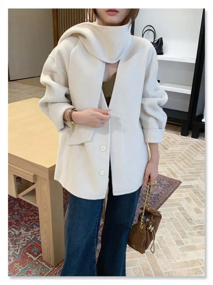 

Lady's Short Cashmere Woolen Jackets 2025 Autumn And Winter Scarf Short All-Match Temperament Loose Women's Wool Coats