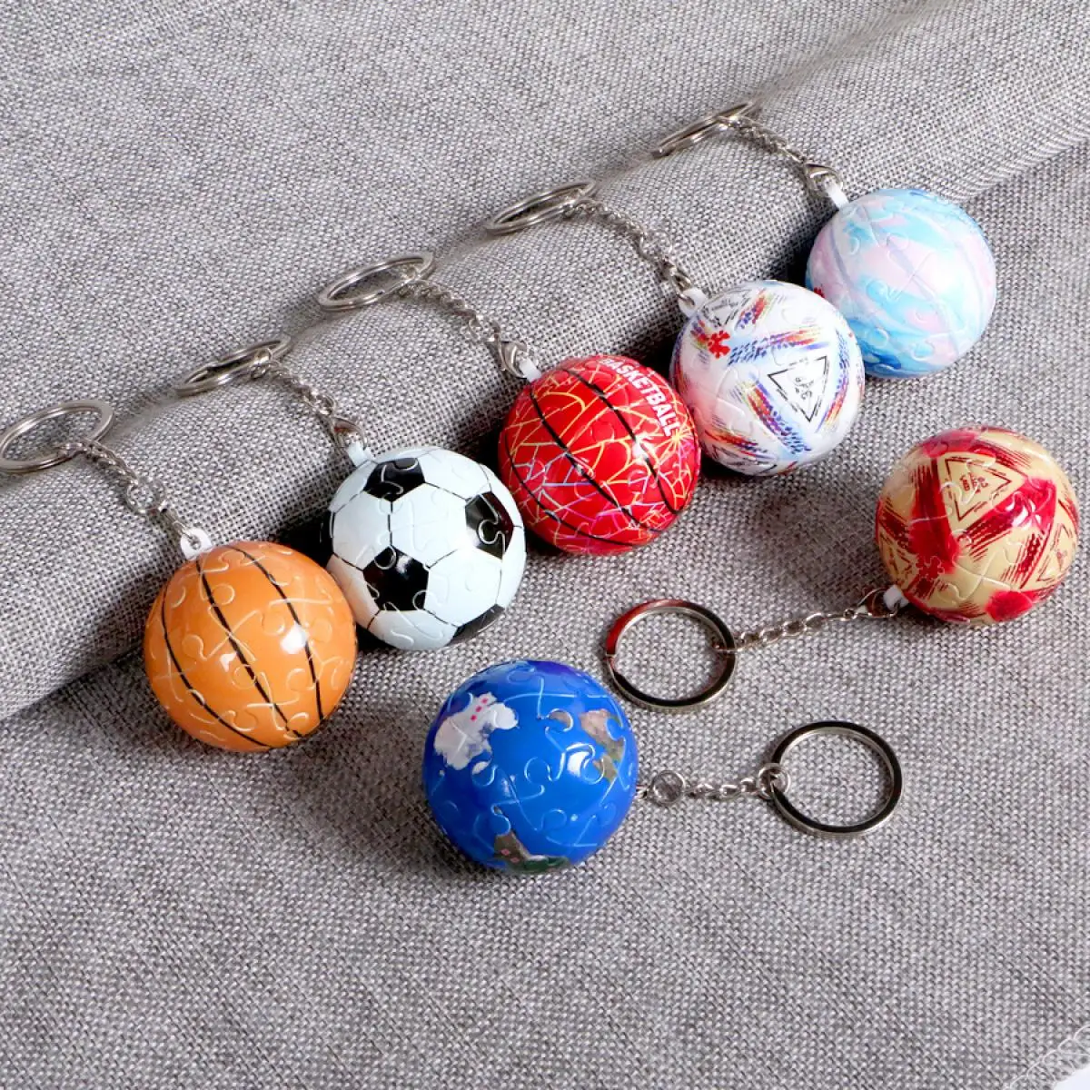 3D-Jp 25 Pieces 1/box Keychain Puzzle 3D three-dimensional spherical plastic puzzle basketball earth Puzzle Pendant Gift Toy