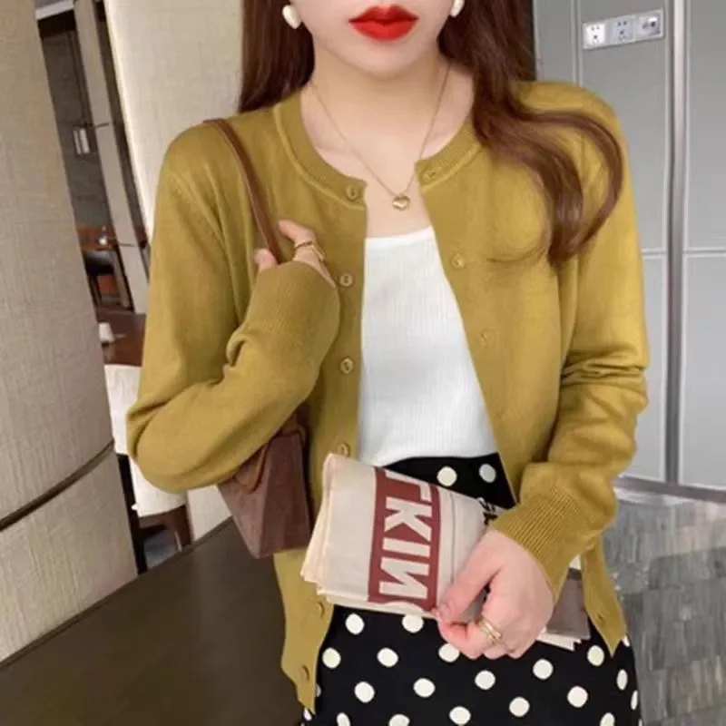 เสื้อสเวตเตอร์แคชเมียร์แขนสั้นทรงหลวม ผ้าฟลีซเนื้อบางเบา แฟชั่นใหม่สำหรับผู้หญิง คอกลม อุ่นสบาย สไตล์เกาหลี สวมใส่สบายๆ เสื้อผ้าแฟชั่น