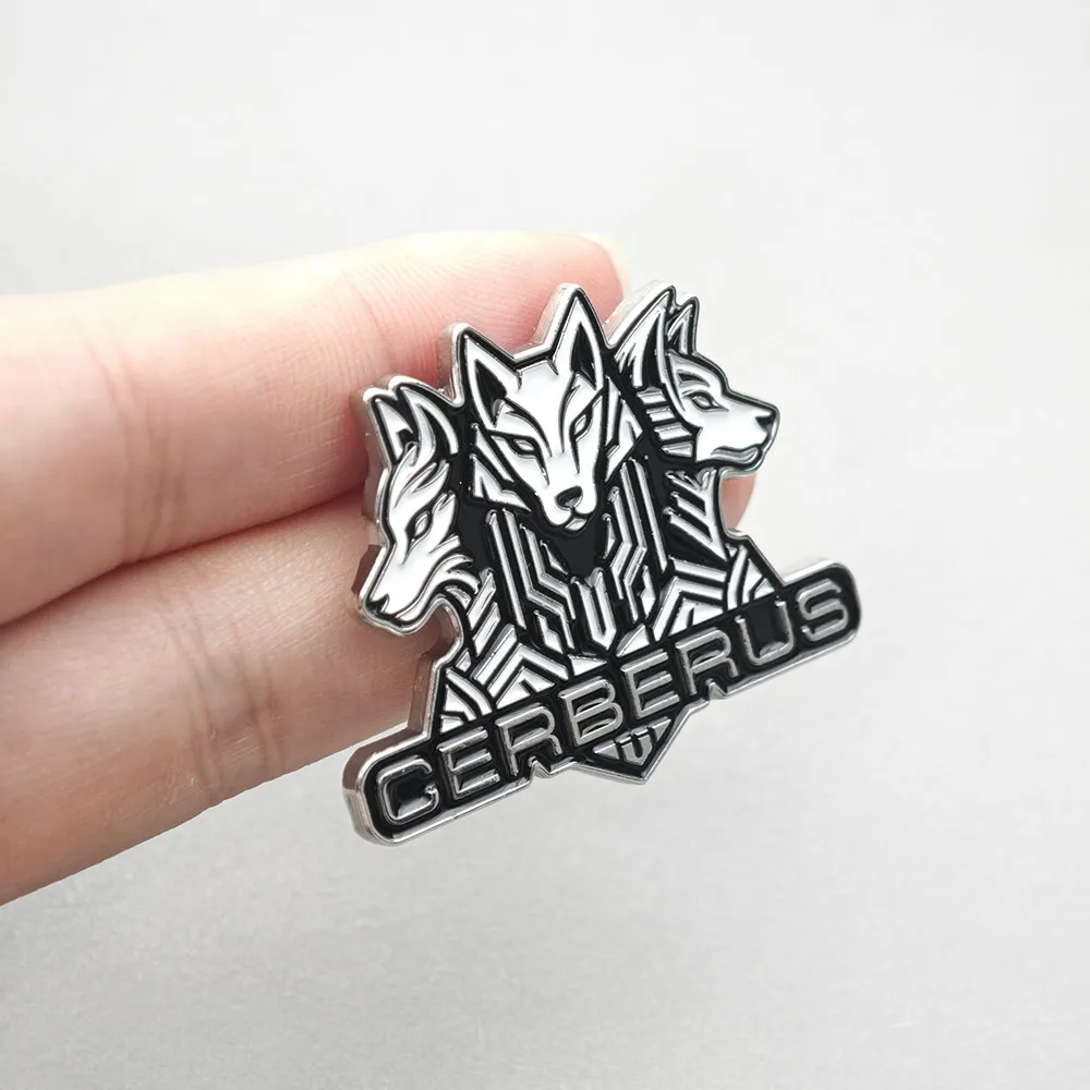 Cerberus-Brosche, griechische Mythologie, dreiköpfiger Hund, Metall-Reversnadel, Wolfskopf-Abzeichen, Punk-Taktiknadeln, Schmuck, Geschenk für Männer. – Detail 7