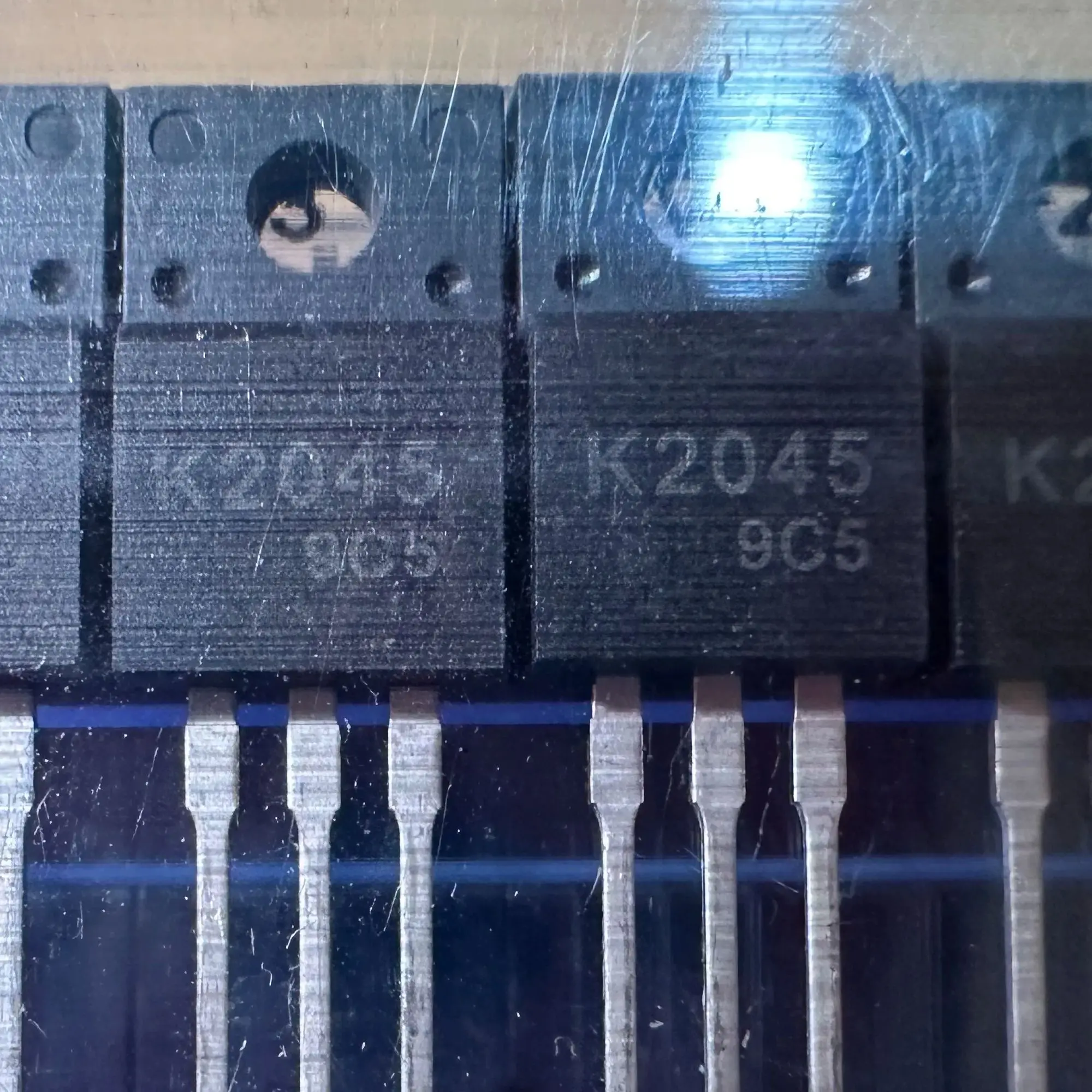 5pcs -20pcs K2045 2SK2045 N-channel, 650V TO-220F Power MOSFET 1100 mΩ suitable for industrial power supplies,UPS,charging pile