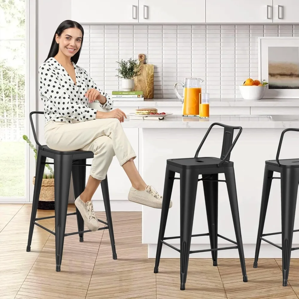Conjunto de bancos de bar de metal de 30 polegadas com 4 bancos de altura com encosto Cadeiras de bar industriais com encosto baixo para ambientes internos e externos