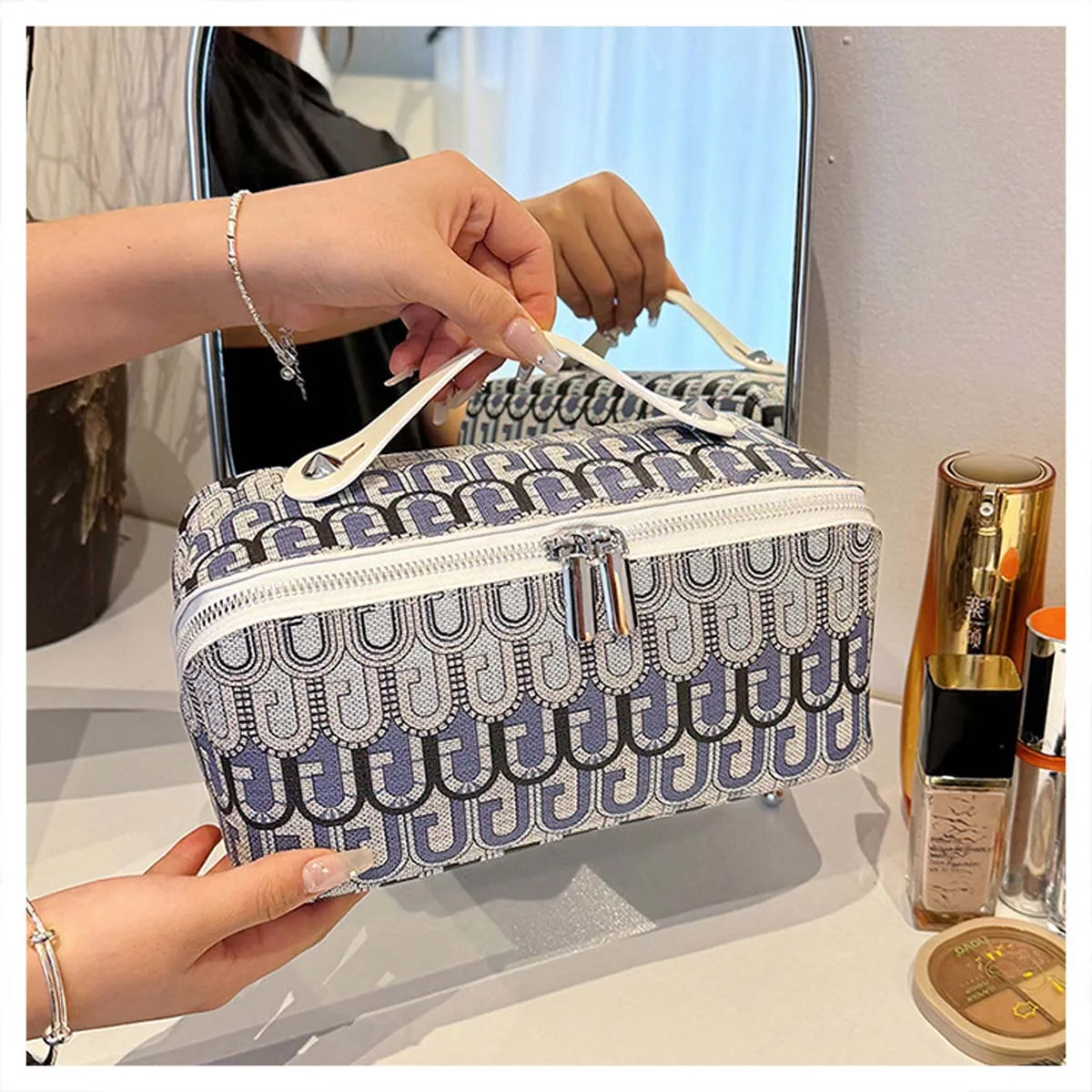 New makeup bag female portable leather large capacity portable travel cosmetics zone storage bag toiletry bag logo customization