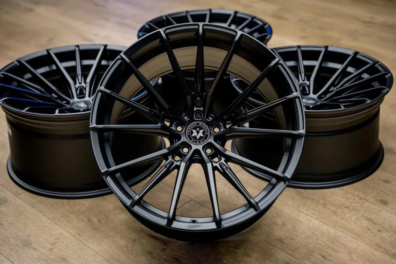 عجلات سيارة مزورة مخصصة مقعرة عميقة إطارات ألومنيوم 18 19 20 21 22 بوصة 5x114.3 5x112 5x110 5x120 حافة مزورة لسيارات BMW G80 M3 M4