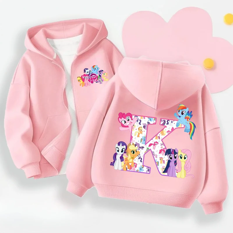 เสื้อคลุมมีฮู้ดลายมายลิตเติ้ลโพนี่สำหรับเด็ก น่ารัก พิมพ์ตัวอักษร A-Z แจ็คเก็ตซิปสำหรับเด็กผู้หญิง เสื้อโค้ทแขนยาวสำหรับฤดูใบไม้ผลิและฤดูใบไม้ร่วง ของขวัญเสื้อผ้าเด็ก