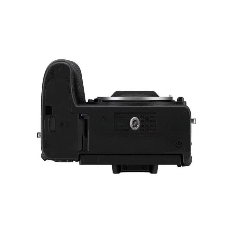 Mirrorless digital camera with 16-50mm F/3.5-6.3 VR lens and image sensor