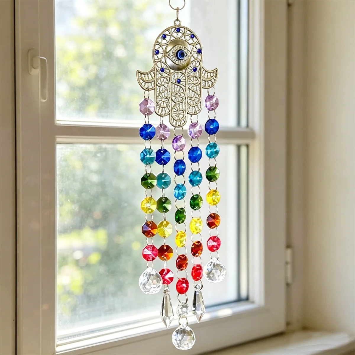 1 pièce d'ornement suspendu en cristal, attrape-soleil, composé de pierres Hansa et de cristaux colorés, souvent suspendu devant les fenêtres, sur les murs ou dans les jardins, alliant valeur esthétique et signification culturelle.