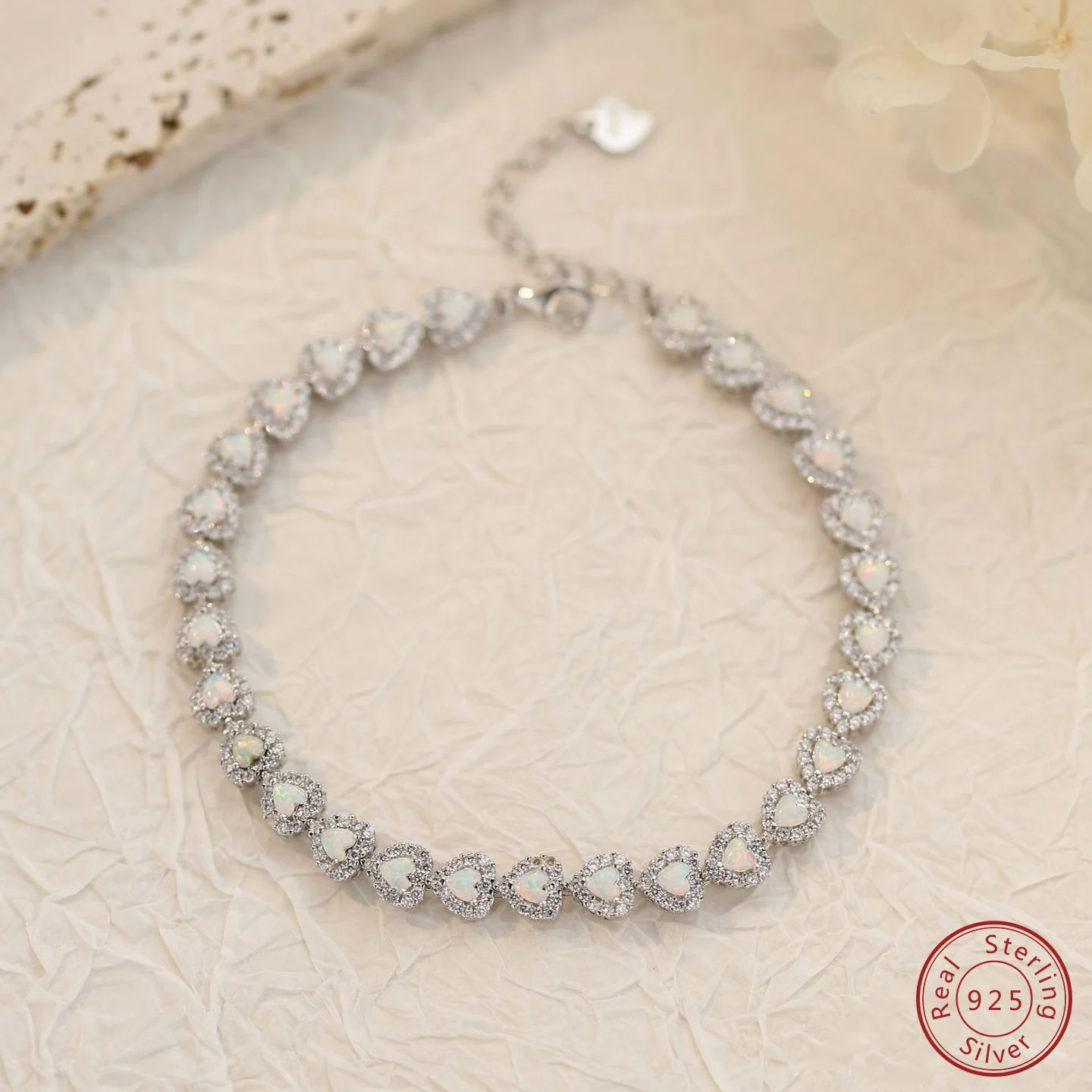 

Браслет из стерлингового серебра 925 пробы в форме сердца с опалом, легкий роскошный браслет, модные универсальные ювелирные изделия высокого качества для женщин