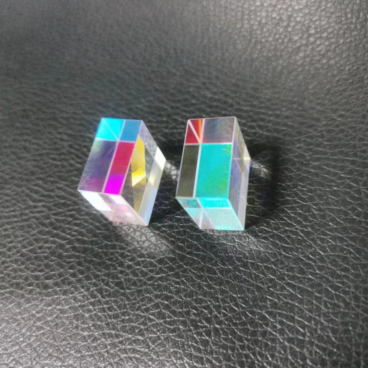 

Six-Sided Bright Color Combination Prism Light Cube Optics Glass Prism Splitting Prism Stock Batch Glass Prism