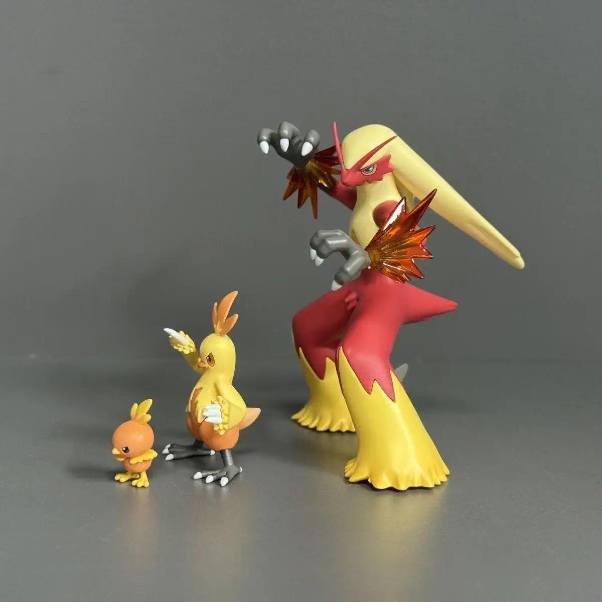 Anime Pokemon Figure Blaziken Evolutionary Group Action Figures in PVC Collezione Modello Giocattoli Regali