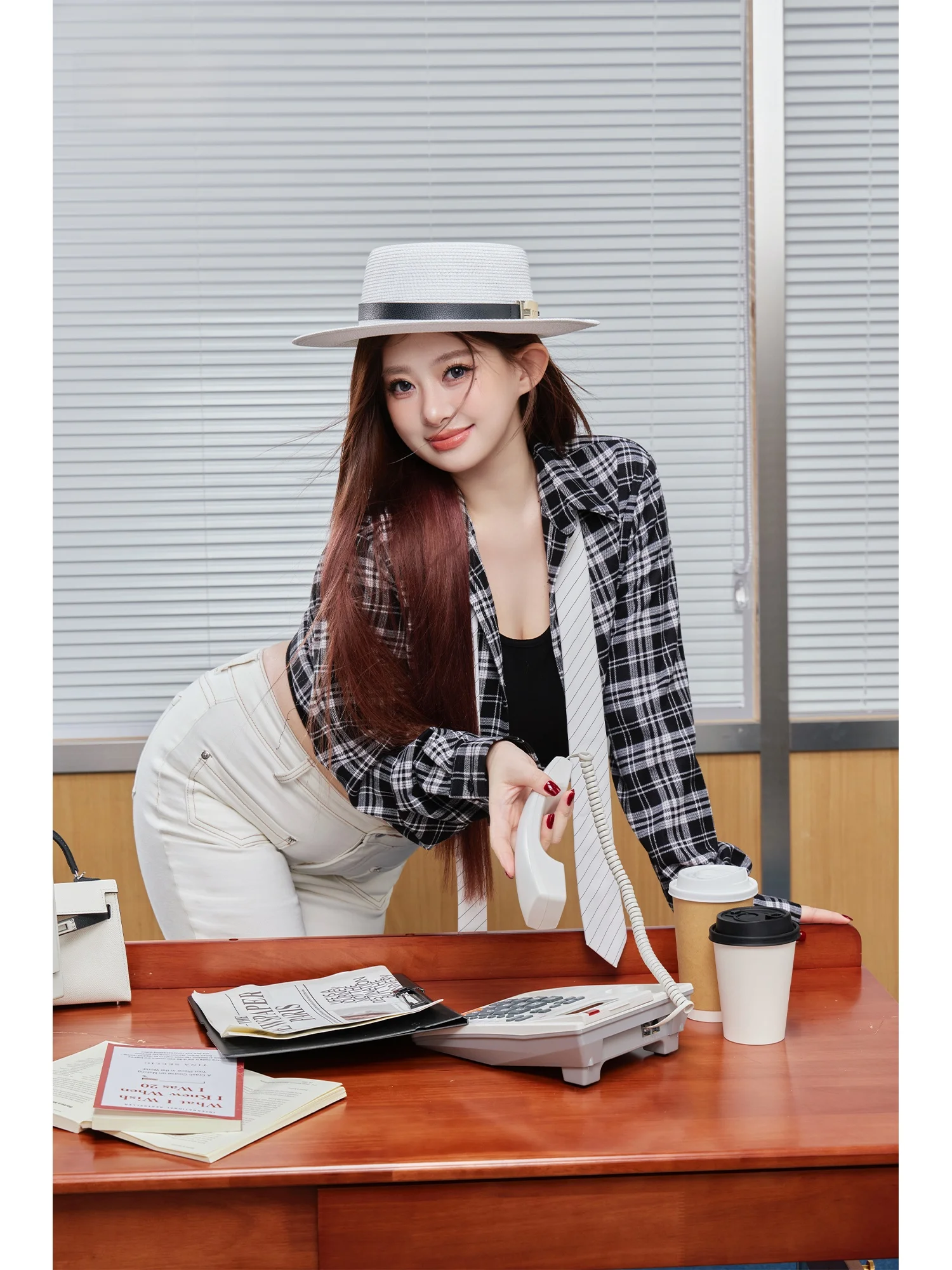 

Slimming Illusion Fake Two-Piece Bla White Chboard Pattern plus Size Versatile Top for International Students Casual Loo...