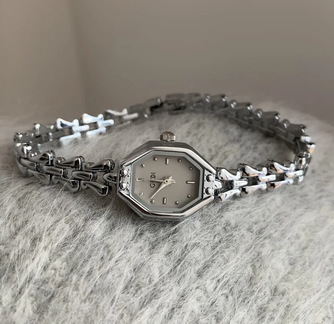 Винтажные женские часы, французский стиль, легкая роскошь, цепочка, небольшой циферблат в форме бочонка, кварцевые женские часы, подарок для женщин