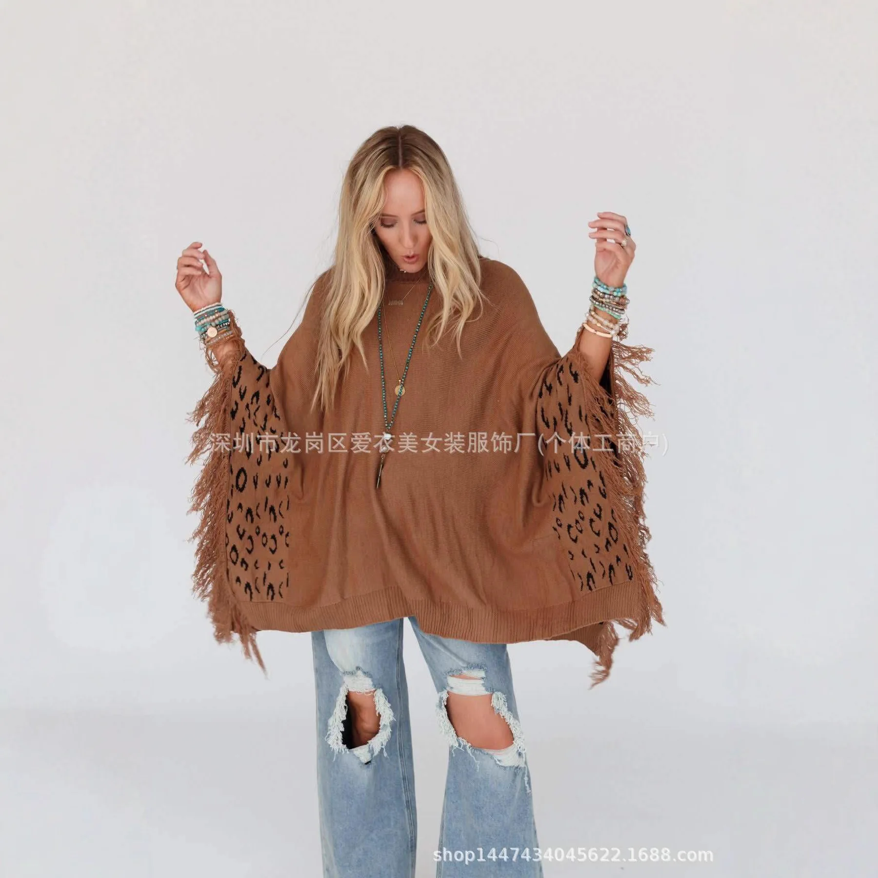 سترة جديدة لخريف وشتاء 2025 برقبة دائرية محبوكة فضفاضة متوسطة الطول باللون البني للنساء سترة ذات تصميم متعدد الاستخدامات