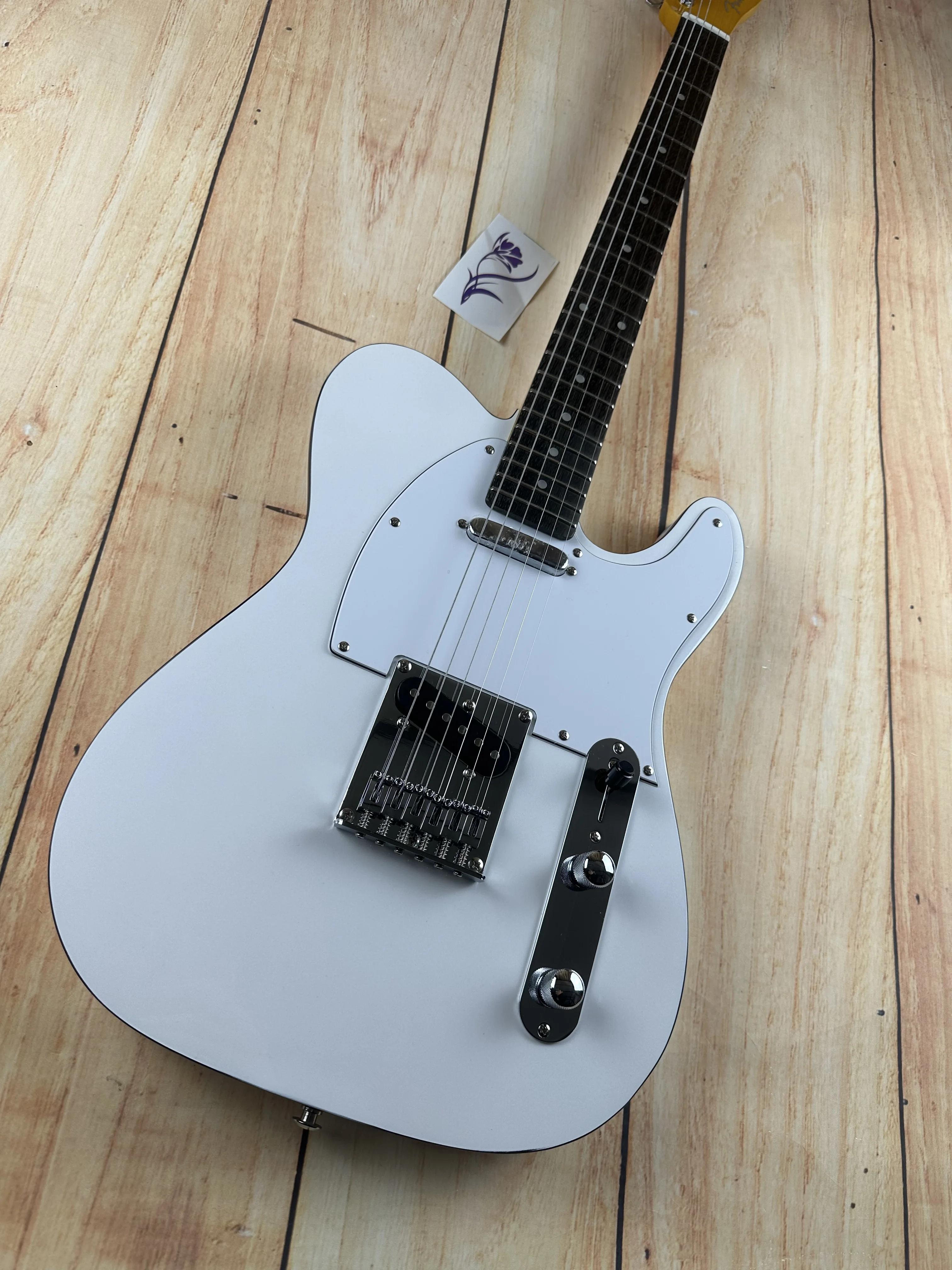 Telecast Electric Guitar,Pearl white imported paint, imported alder body, Canadian maple neck, lightning package