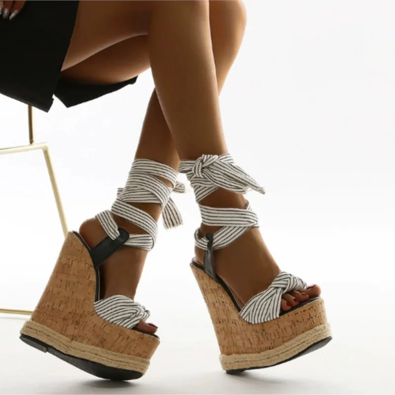 

Летние однотонные белые босоножки на танкетке, женские модные туфли на высоком каблуке с ремешком на щиколотке, женская обувь с открытым носком