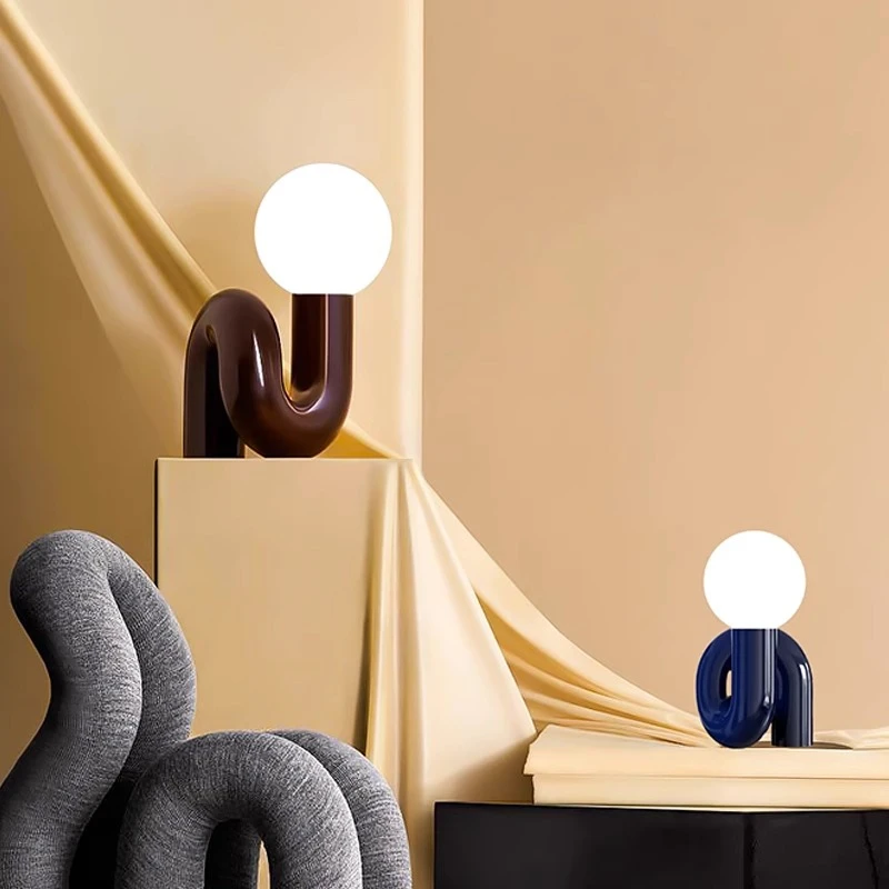 Nordic LED Table Lamp Resin Postmodern Desk Light Glass Ball Model Light Bedroom Room Study Children's Room Hotel Decor Lighting