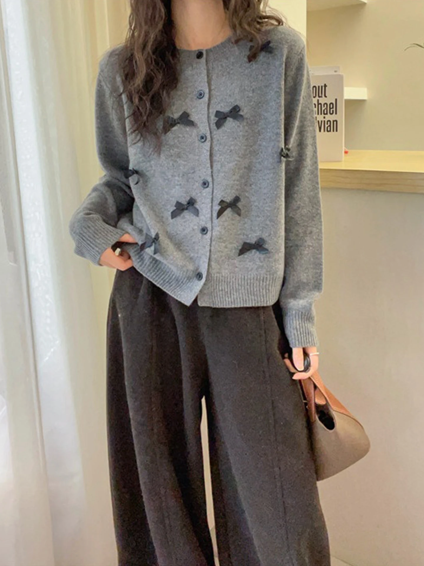 

Модный вязаный свитер с узлами, длинный рукав, универсальный, для работы и повседневной носки, зимний топ на одной пуговице, корейский стиль 2025