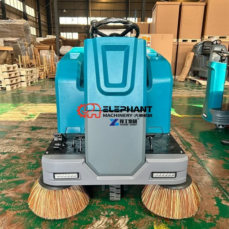 Industrial Electric Ride on Compact Sweeper Road Sweeping Machine with Atomization Watering Technology