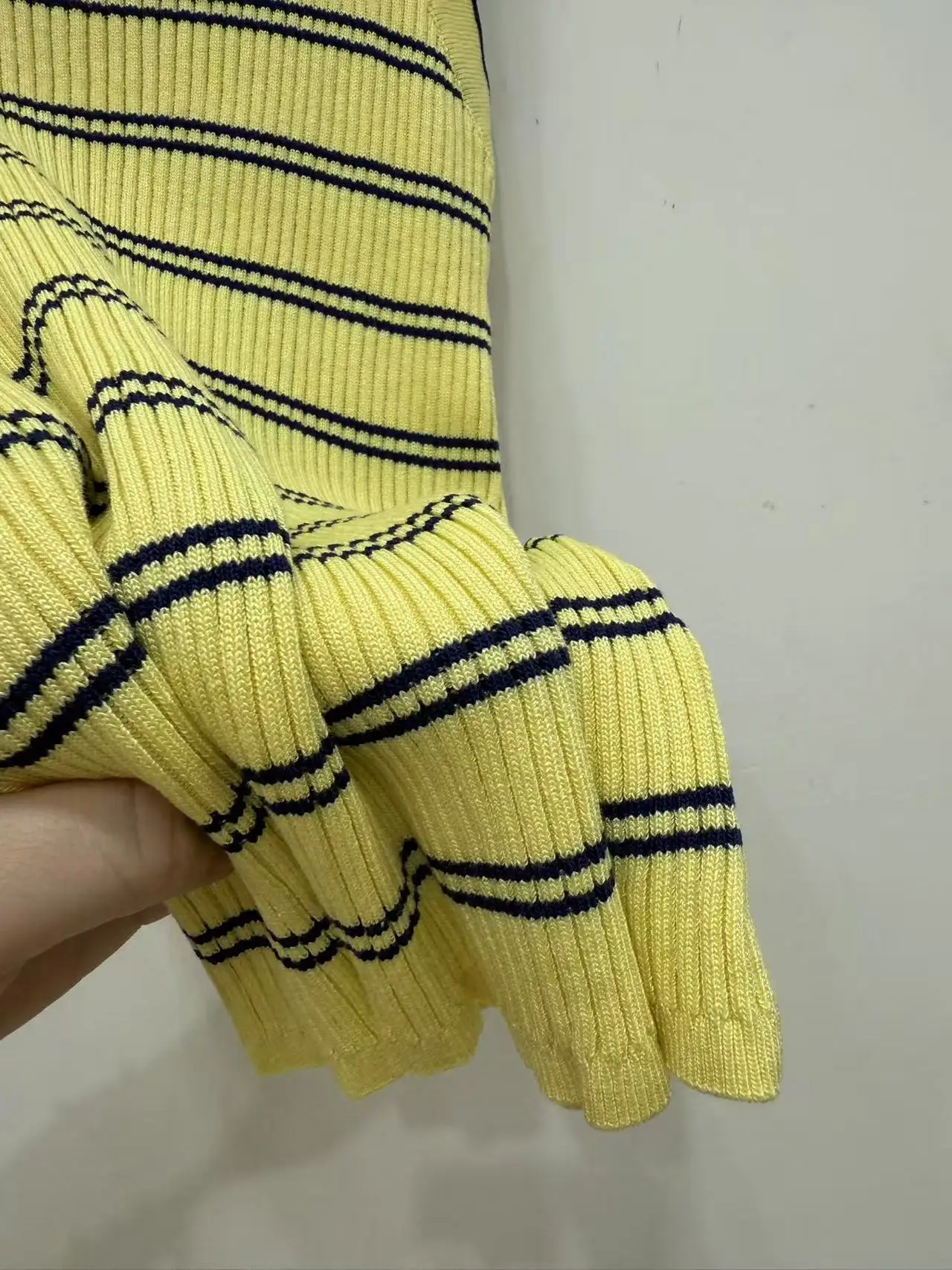 

Women Yellow Stripes Sweater Vest Slim O-Neck Sleeveless Lady Pullover Tops 2026 Spring
