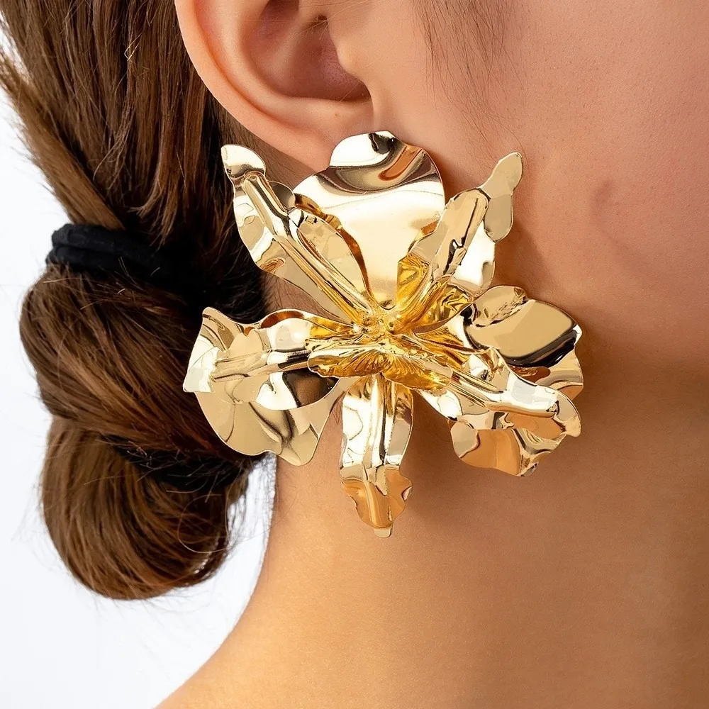 Retro Pleated Exaggerated Flower Earrings Baking Paint Petal Large Flower Earrings Luxury Gorgeous Ear Accessories Gift