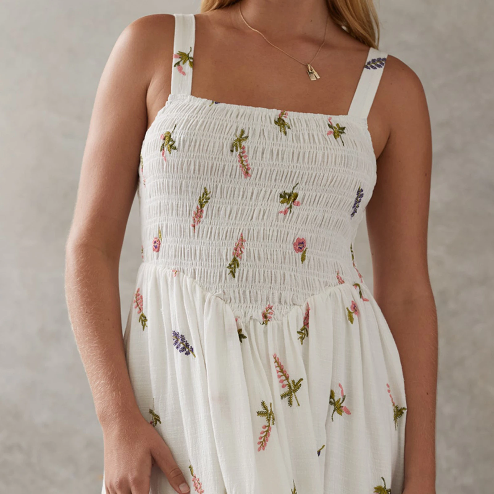 Abito lungo floreale da donna di nuova moda con scollo quadrato smockato senza maniche abito a trapezio per l'estate quotidiana all'aperto SML