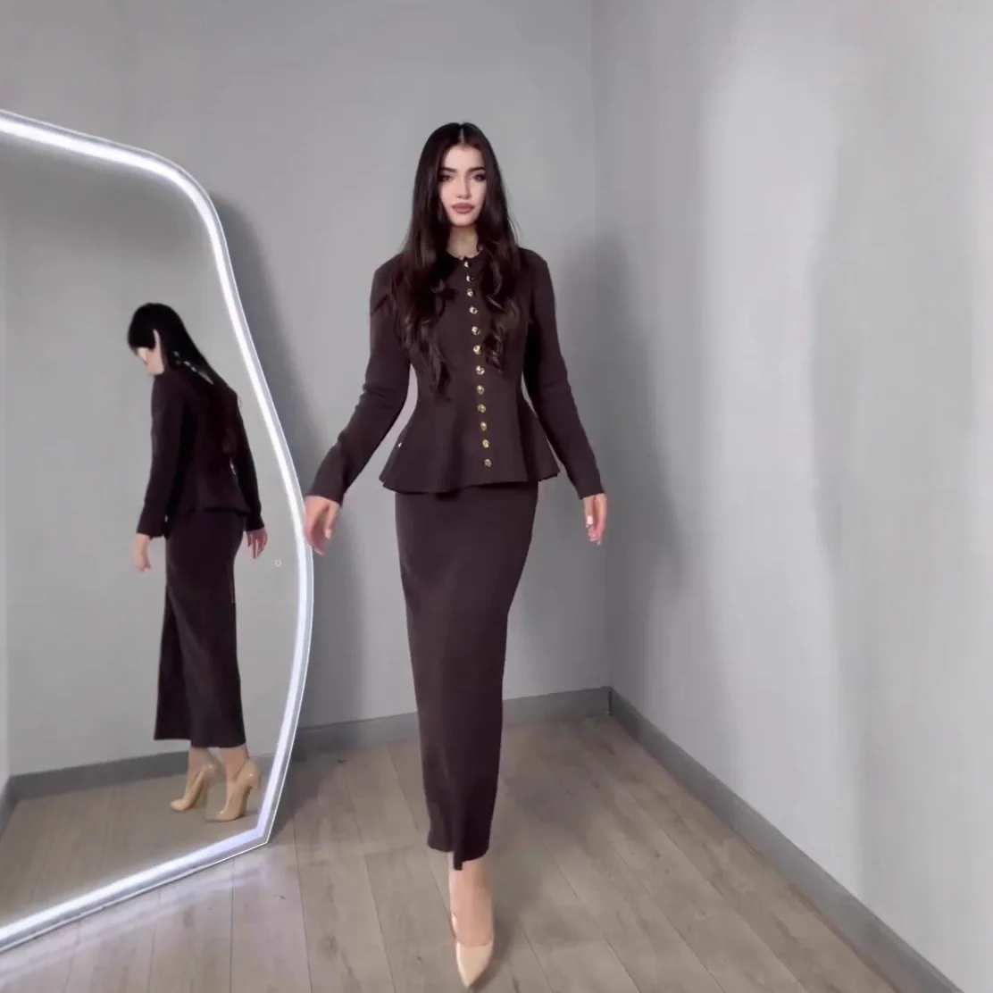 

Новый комплект из двух предметов: элегантная блузка с длинным рукавом и юбка миди для офиса, весна-осень 2026