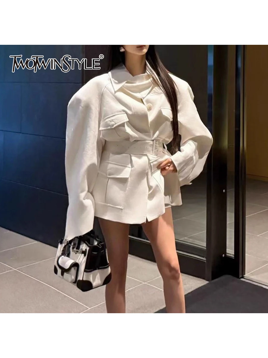 

TWOTWINSTYLE Solid Spliced Pockets Temperament Coats for Women Lapel Long Sleeves Patchwork Belt Fashion Coat Female Clothes New