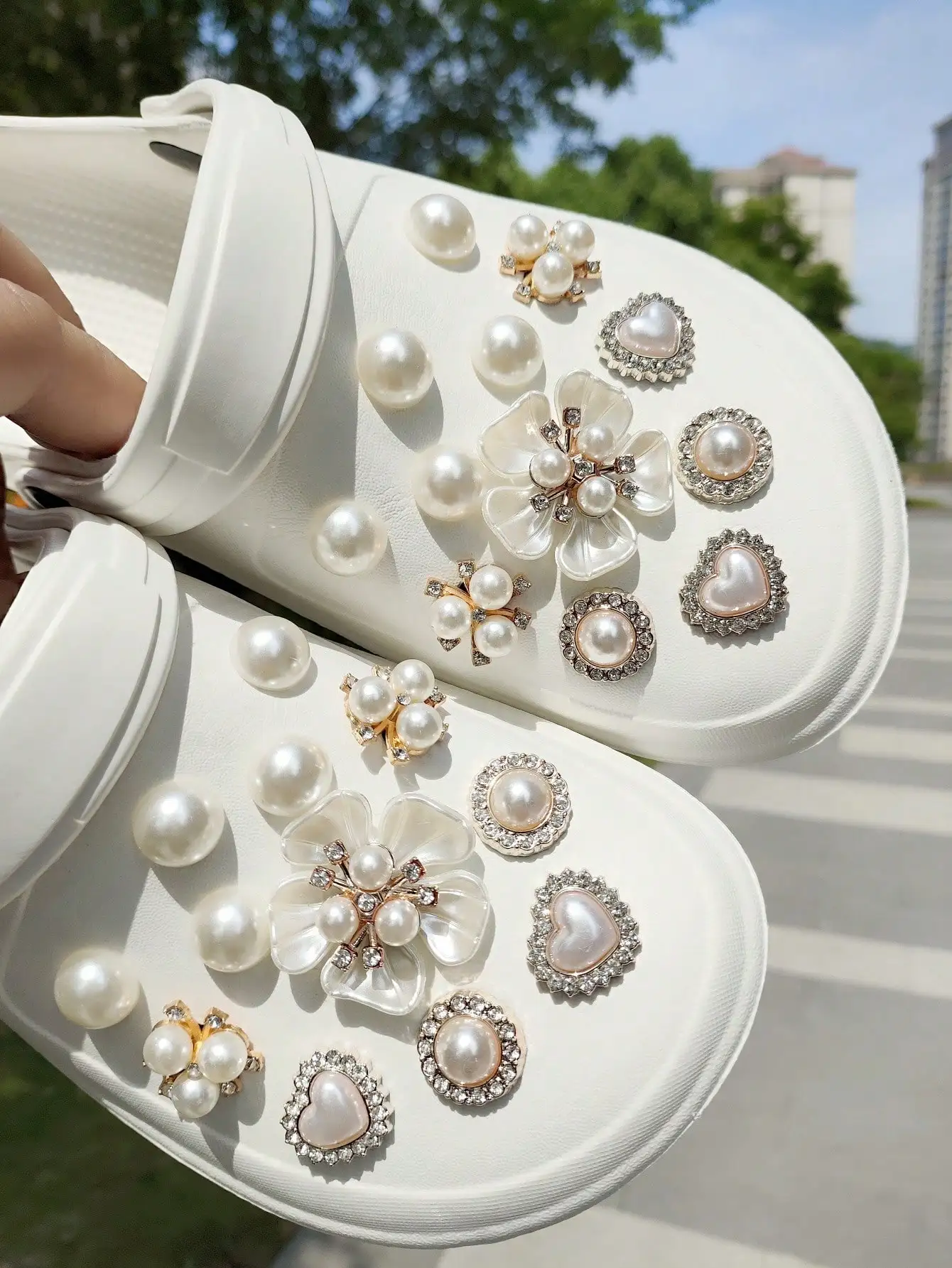 24pcs Dismountable White Camellia Imitated Pearl & Rhinestone Heart Shaped Garden Shoe Decorations Charm image 2