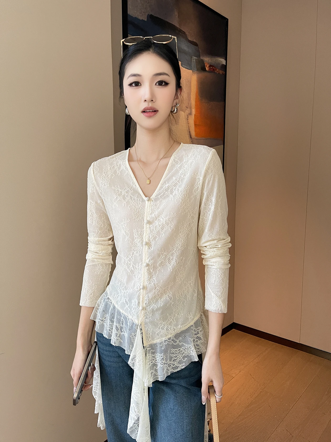 

Ele Sle Long Sve V-Ne Women's Blouse with Saes Lace Design Spring 2026 New Faion Slim Fit Chiffon Top