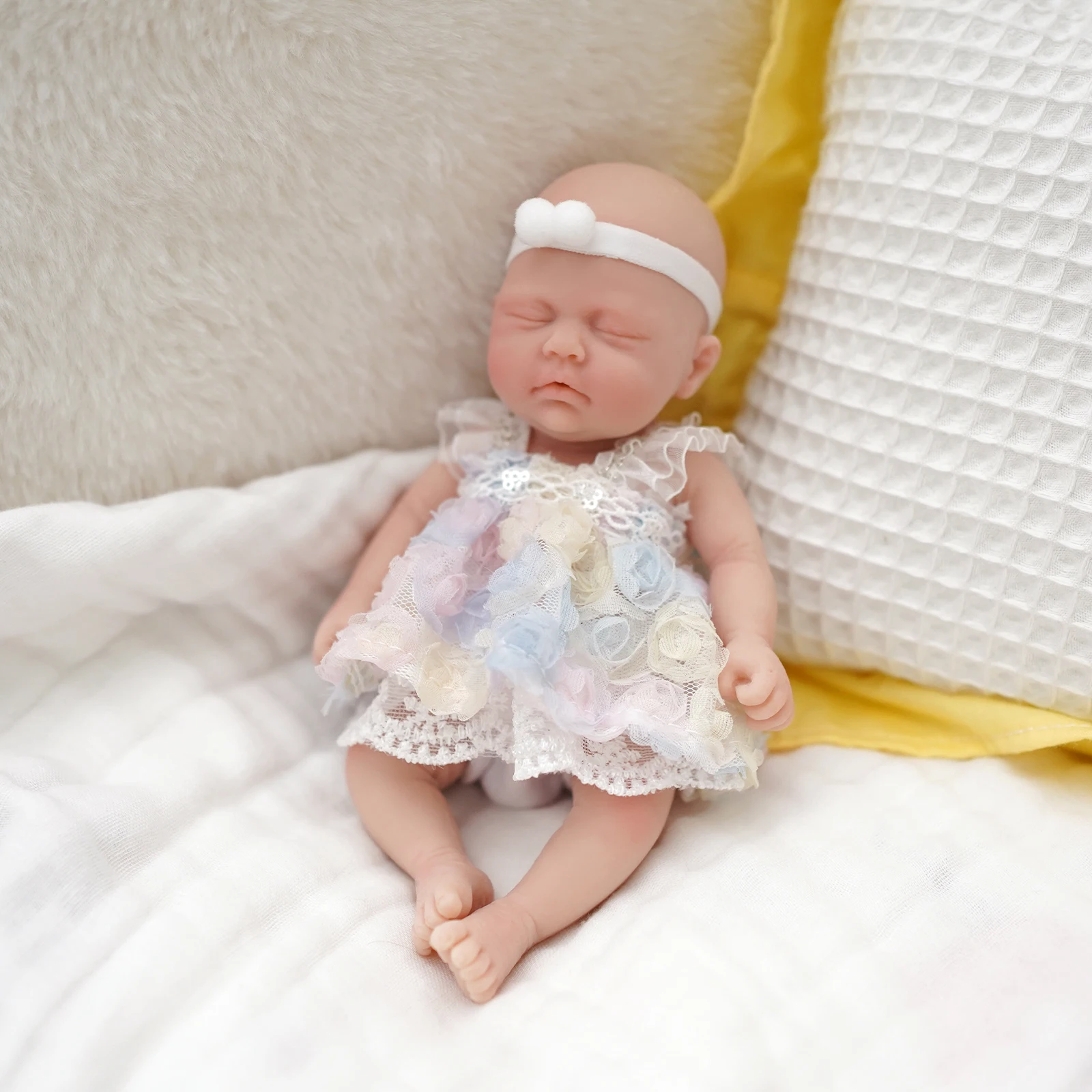 

7 Inch Lifelike Soft Silicone Reborn Doll Full Body Mini Baby Doll for Kids Halloween Christmas Gift