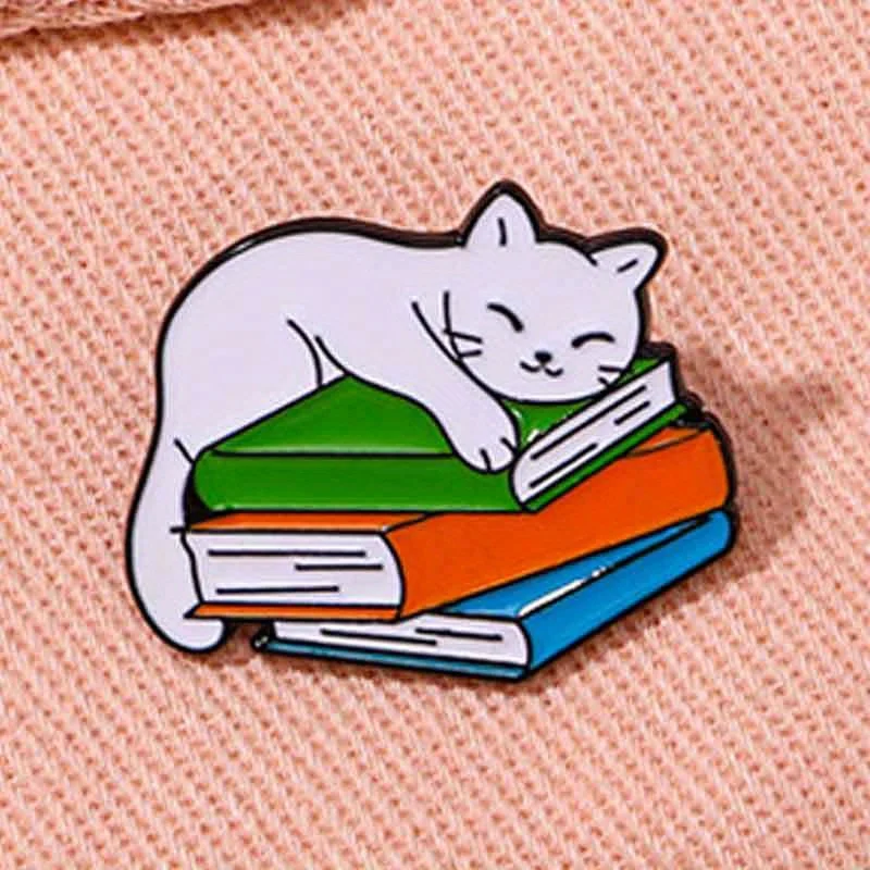 Funny Cat Brooch Lying on Book Cute Learning Book Cat Student Badge Needle Buckle Accessories