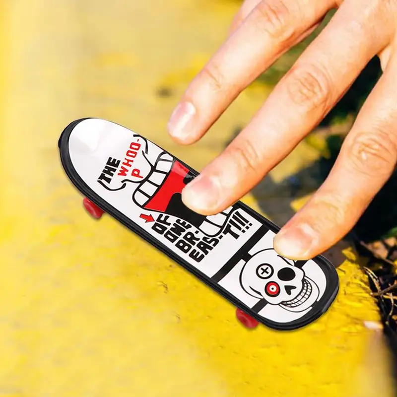 Mini giocattoli professionali per skateboard Cool Finger Sports Skateboard in plastica Giocattoli creativi per la punta delle dita Calendario per il conto alla rovescia di Natale