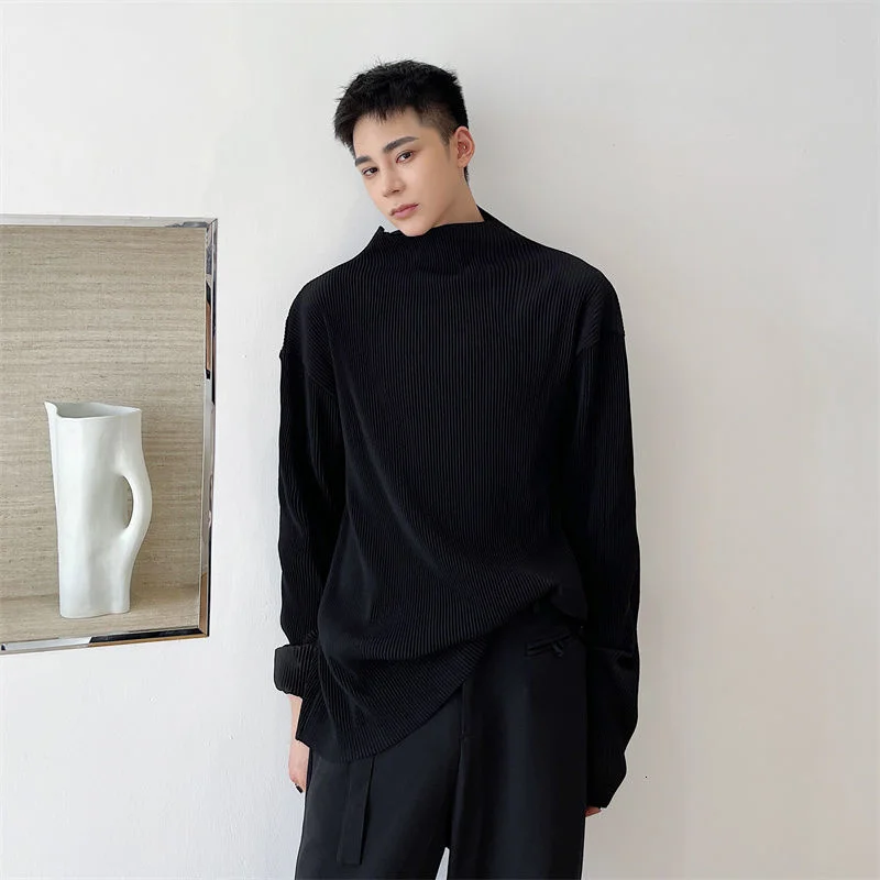 Autumn 2022 New Men's Wear Niche Design Pleated Long Sleeve Turtleneck T-shirts Loose Fashionable Black White Tops 2Y2202