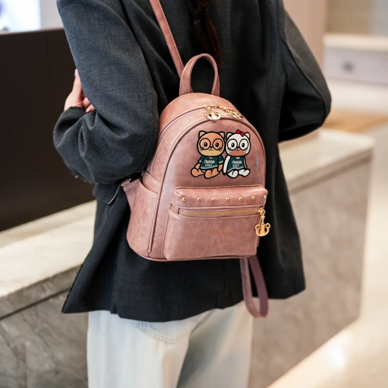 حقيبة ظهر عصرية للسفر والترفيه في الهواء الطلق ذات سعة كبيرة حقيبة ظهر مطرزة لطيفة للنساء حقيبة كتف للنساء 2026 جديد