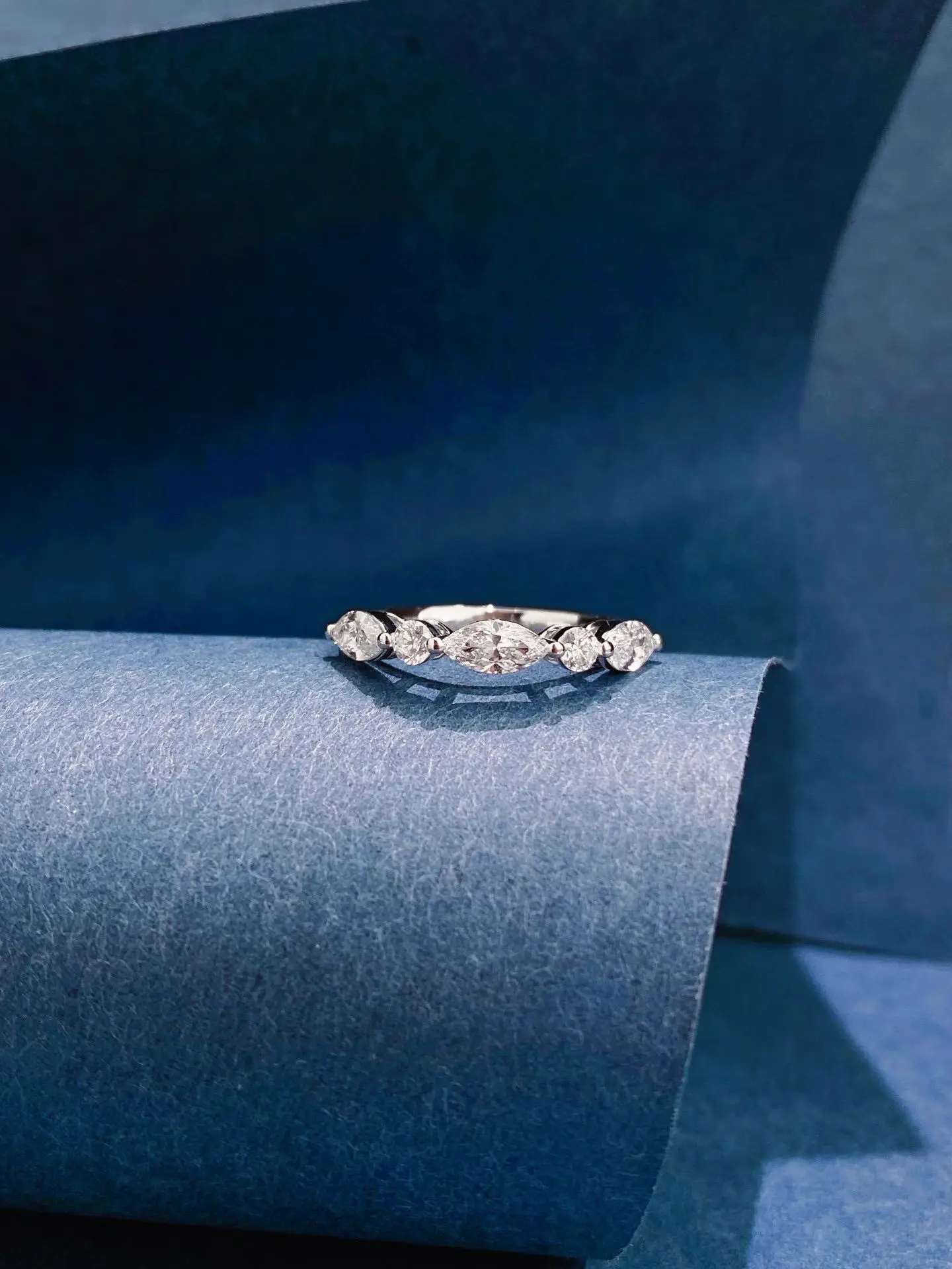 

10k Gold Solid Gold Lab-Grown Diamond Marquise and Round 5-Stone Bypass Ring Engagement Ring Platinum Diamond Ring High-End Jewe