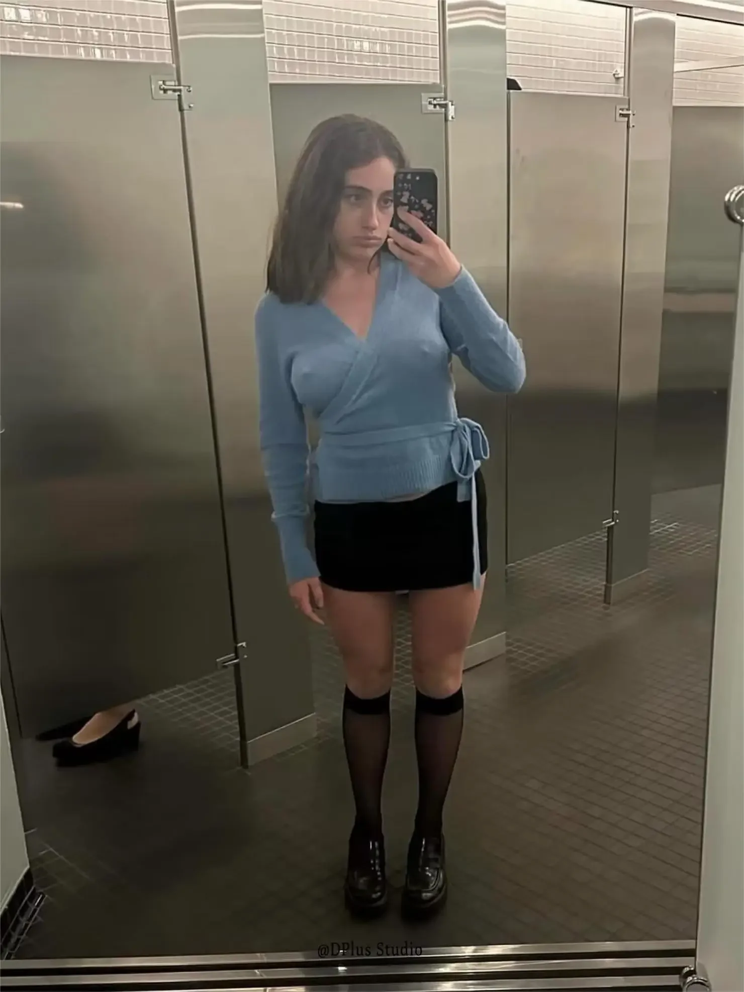 Koreańska moda Czarna mini spódniczka Letnie ubrania Kobiety 2025 Spódnice z niskim stanem Mini satynowa spódniczka Spódnica ołówkowa z szortami