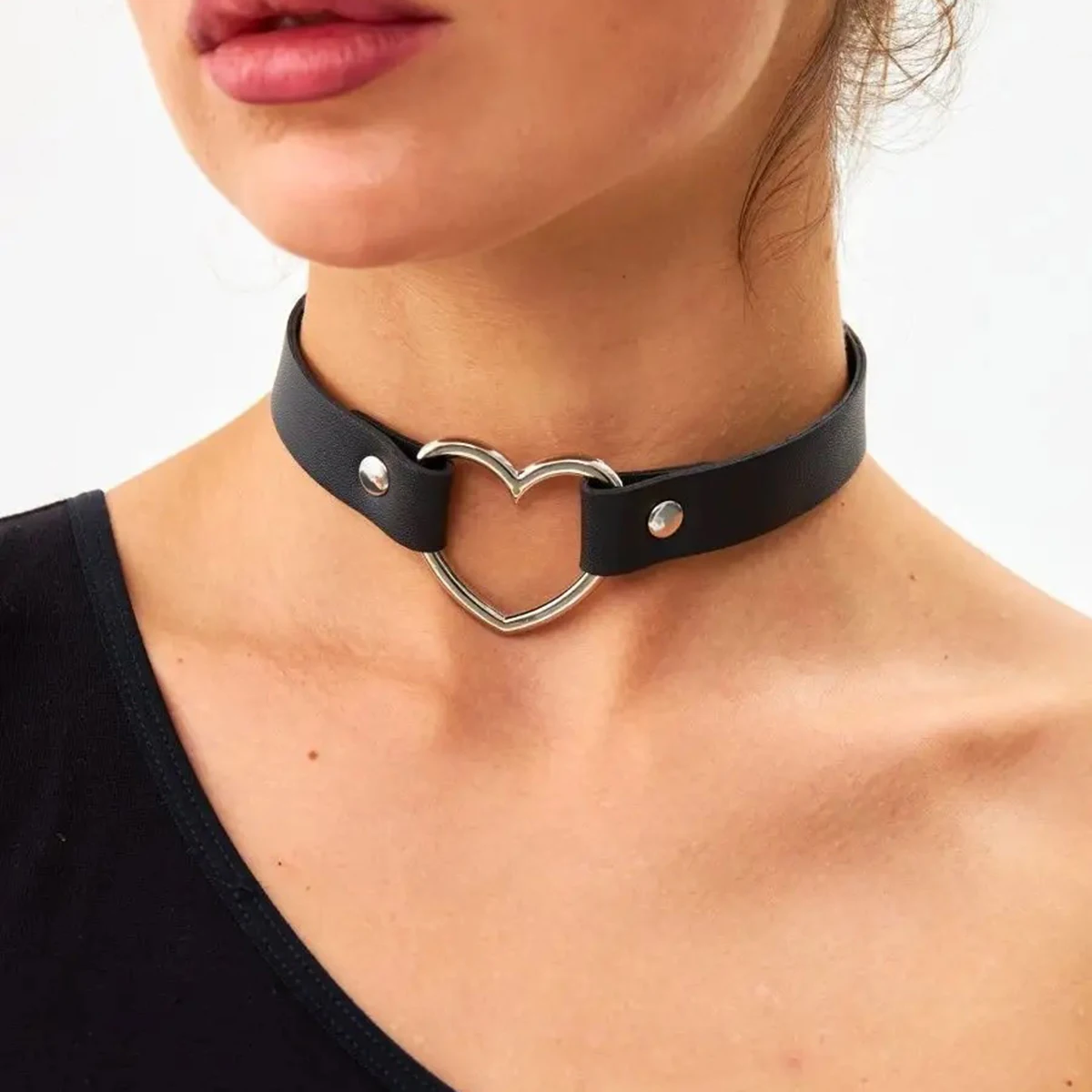 

Women Sexy Punk Leather Collar Necklaces Round Trendy Neck Heart Harajuku Choker Gothic Bondage Women Neck Accessories