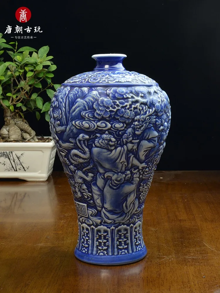 Antique high relief made in the year of Emperor Qianlong of the Qing Dynasty [Chinese Zodiac Festival] Blue and white plum vase