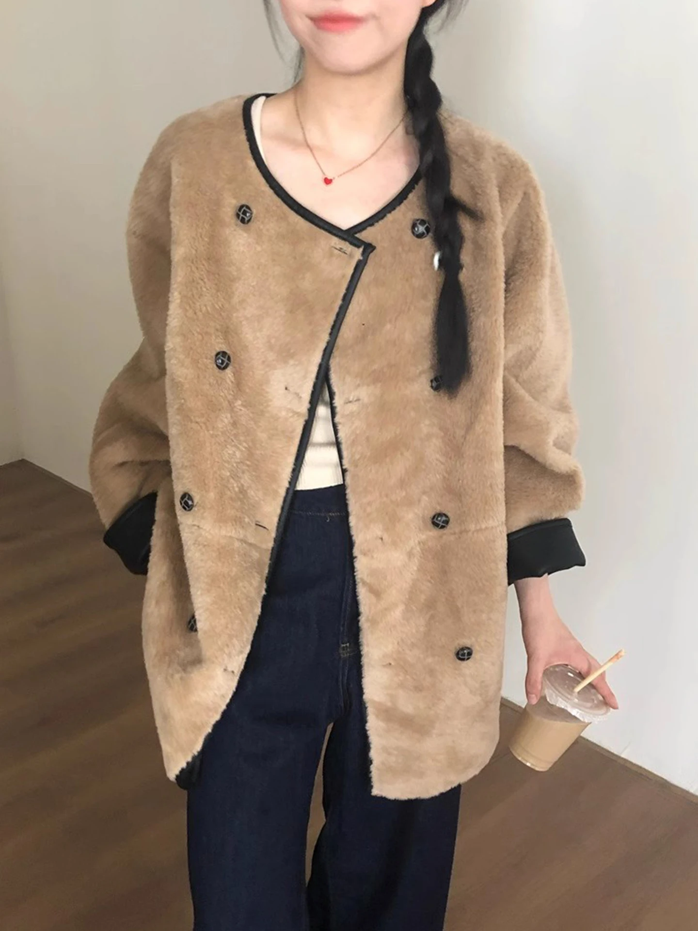 

Clothland женская стильная свободная шуба двубортная с длинным рукавом толстая теплая зимняя верхняя одежда куртка Mujer CB195