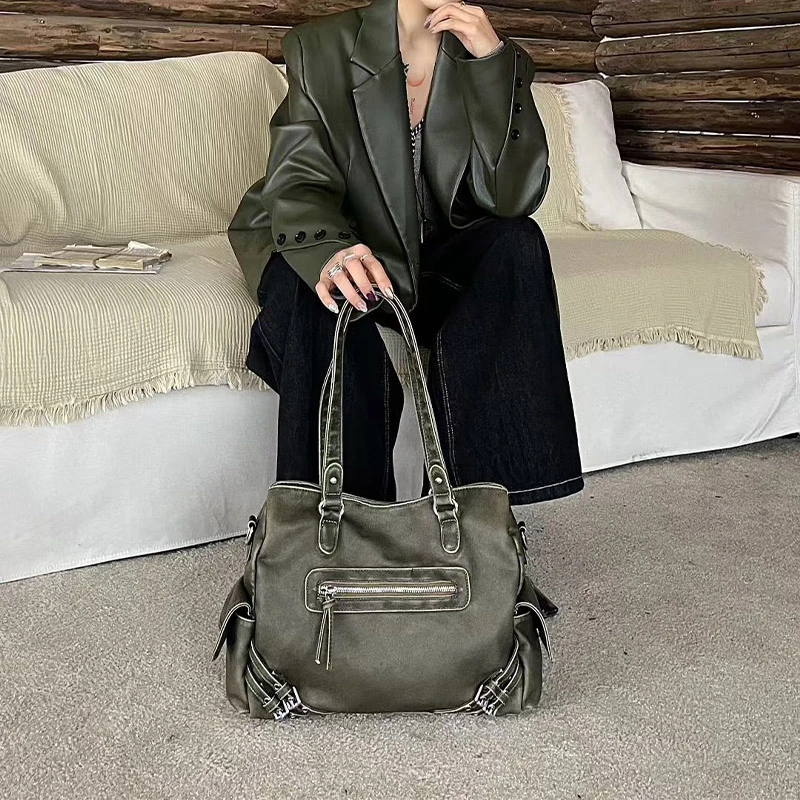 

Retro European And American Large Capacity Tote Bag 2026 New Rivet Pocket Motorcycle Bag Quality Commute Single Shoulder Handbag