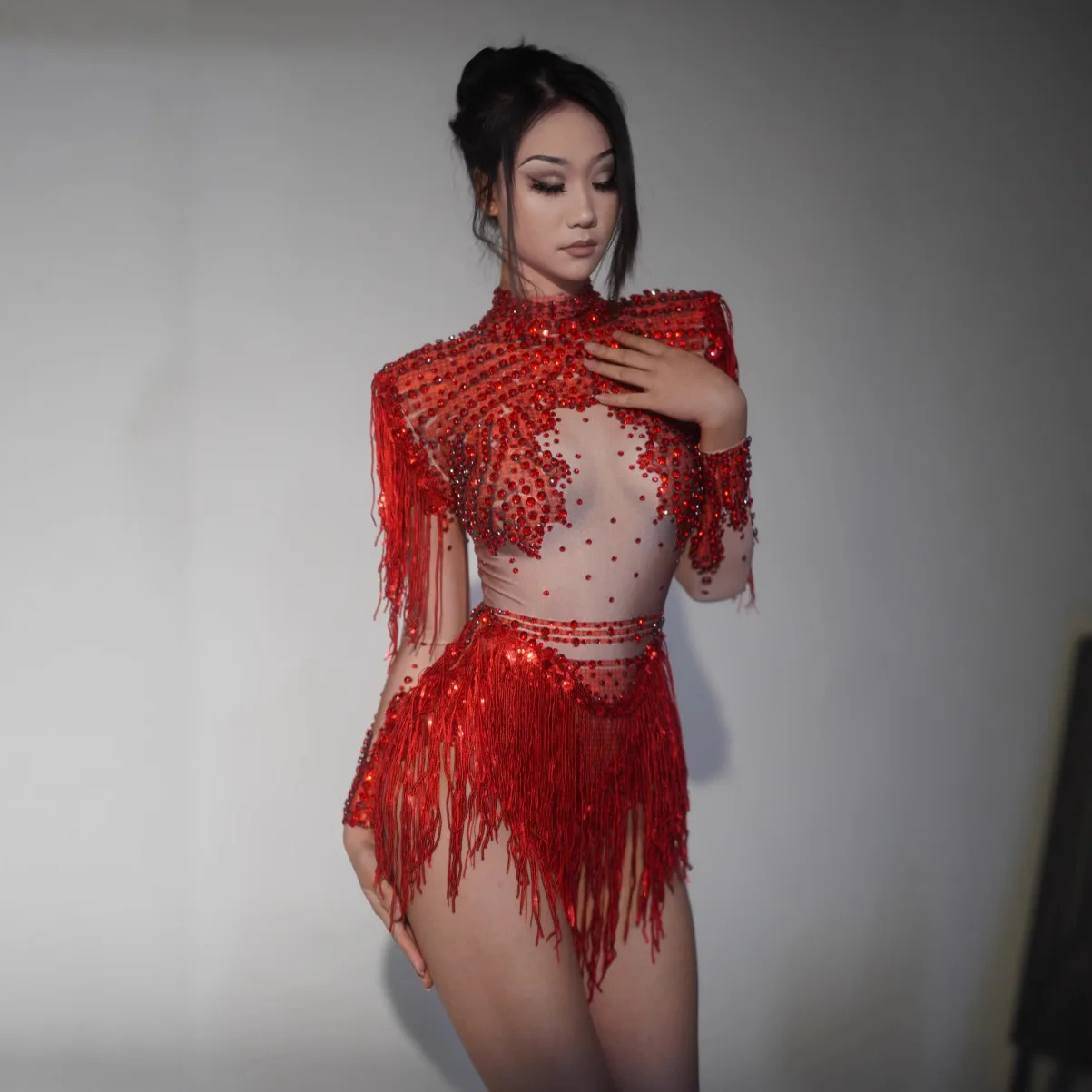 

Блестящий красный костюм с кисточками и высокой вилкой для латинских танцев, женское сценическое платье, сексуальное короткое Dre ss