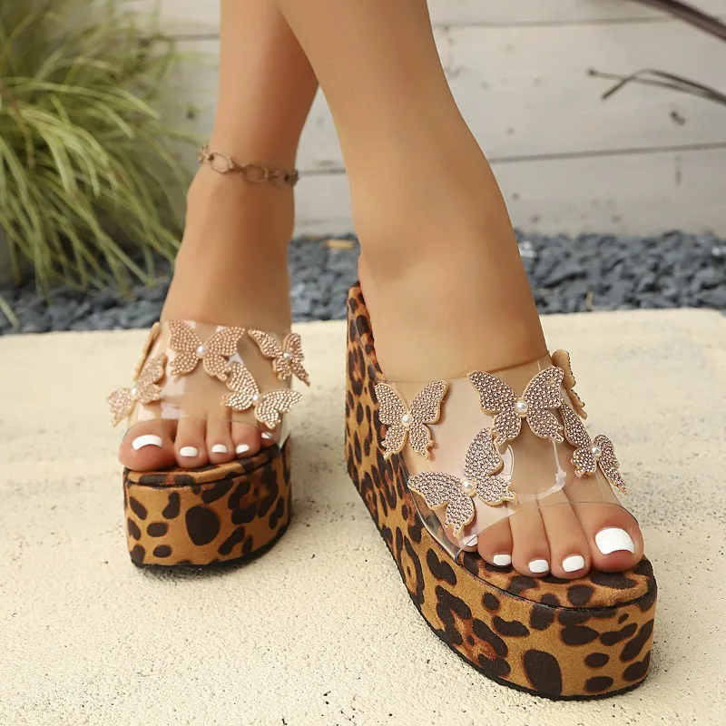 New 2026 Summer Leopard Plus Size Women's Clear One-Line Round Toe Wedge Slippers