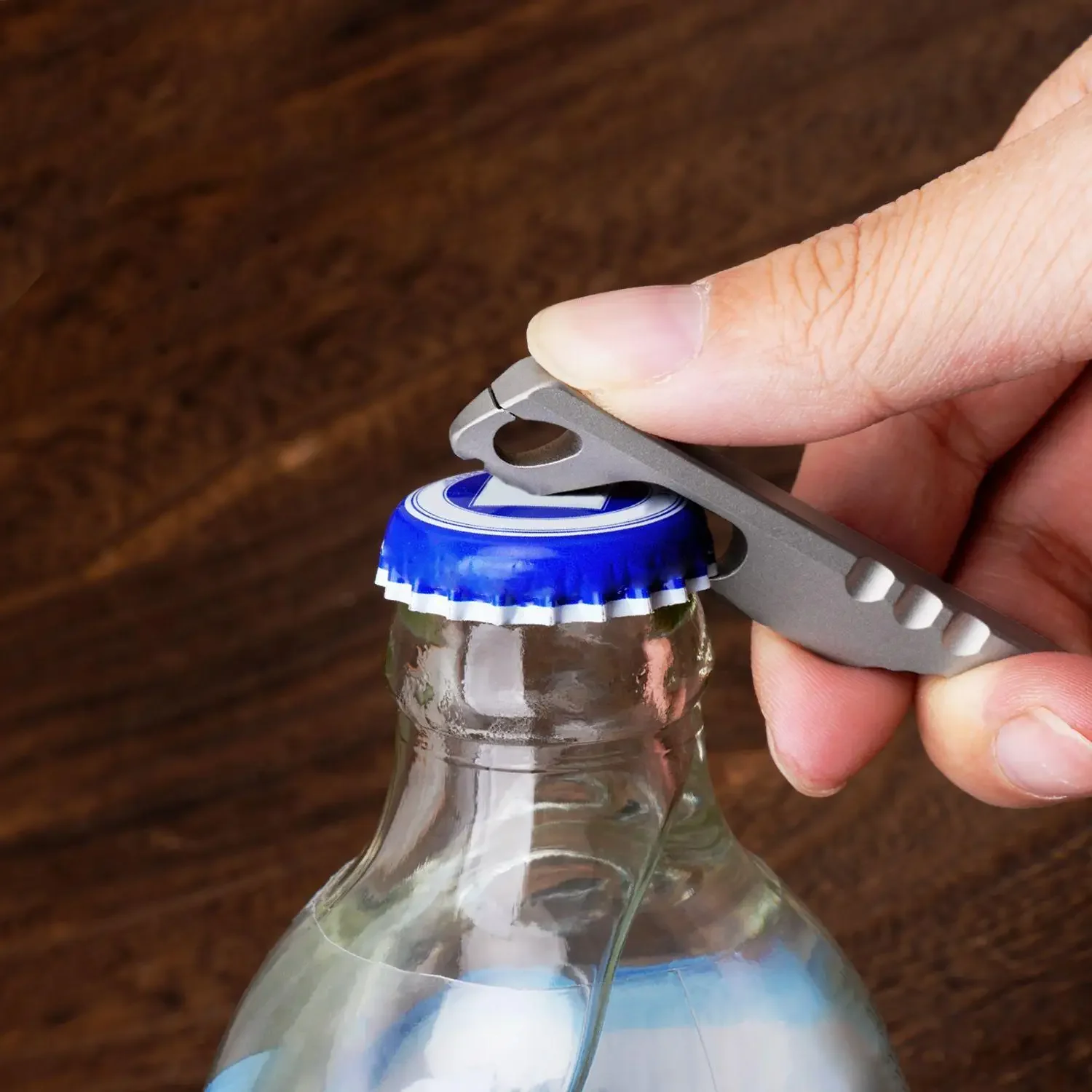 

Portable Outdoor Bottle Opener Mini Crowbar Keychain Pendant Titanium Alloy Camping Pocket Tool opener For Hiking Picnic