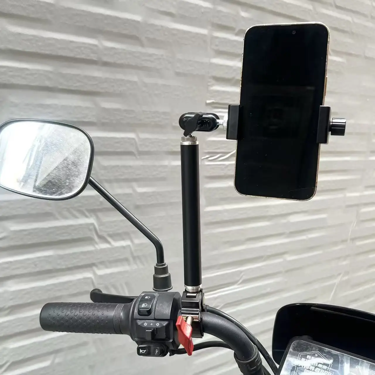 

Universal Metal Clamp Motorcycle Phone Holder with Telescopic Rod for Electric Mountain Bike - Adjustable Joint for Smartphone